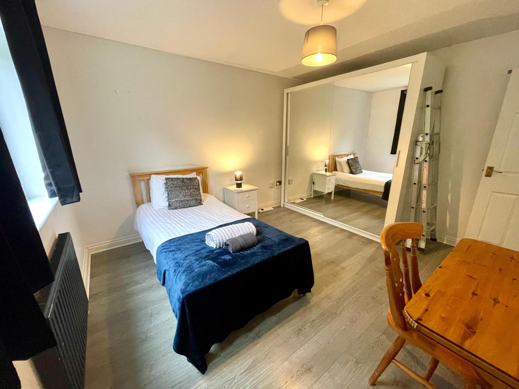 Large 5 Bed Detached House Near Stansted Airport With Parking For 2 Vehicles! Stansted Stays Stansted Mountfitchet Exterior photo